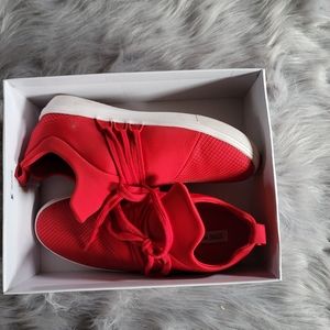 Red Steve Madden Lancer size 9